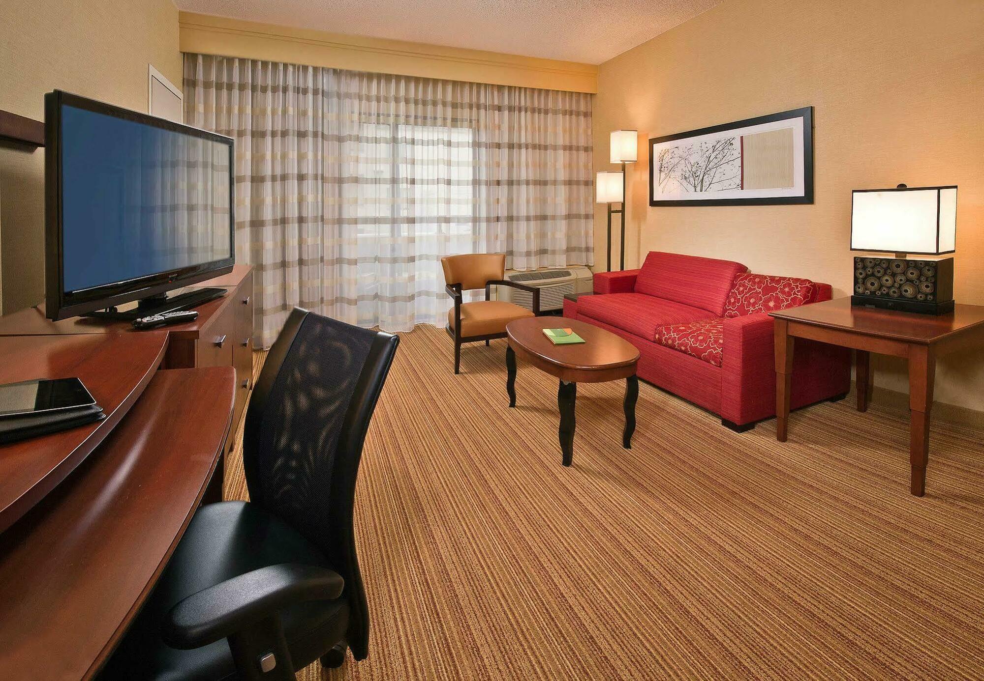 Готель Courtyard By Marriott Мава Номер фото